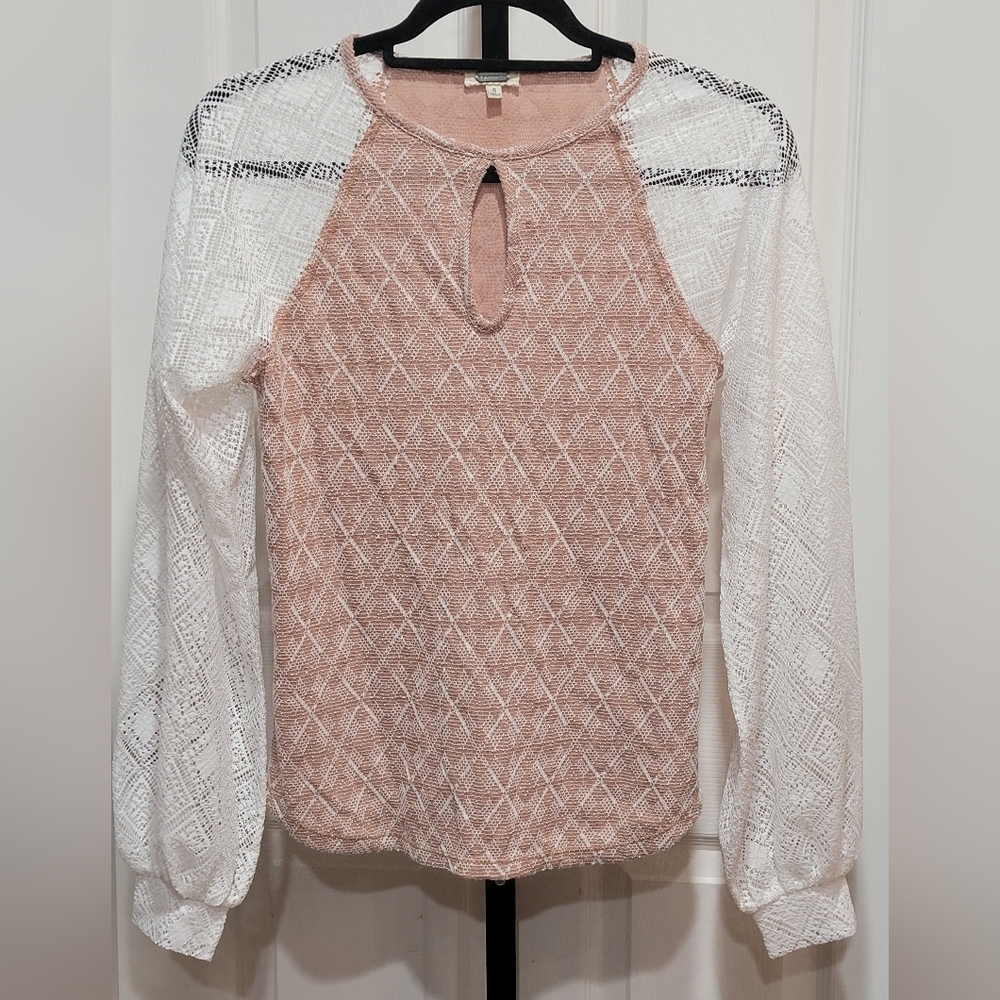 Gimmicks By BKE Printed Keyhole Top
